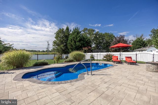 6 MULBERRY LN, Eastampton, NJ 08060