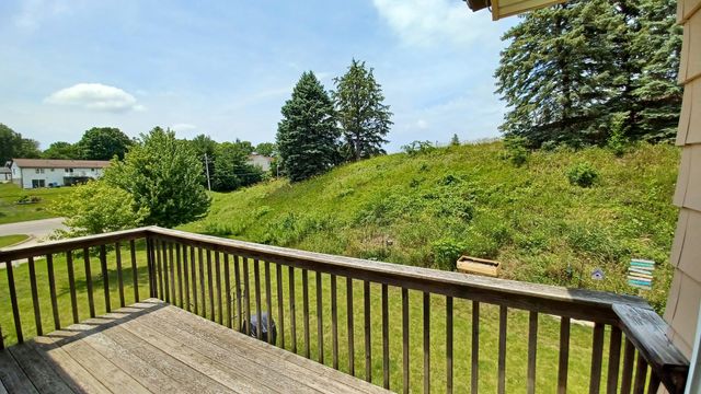 814 13th Avenue N 1-C, Clinton, IA 52732