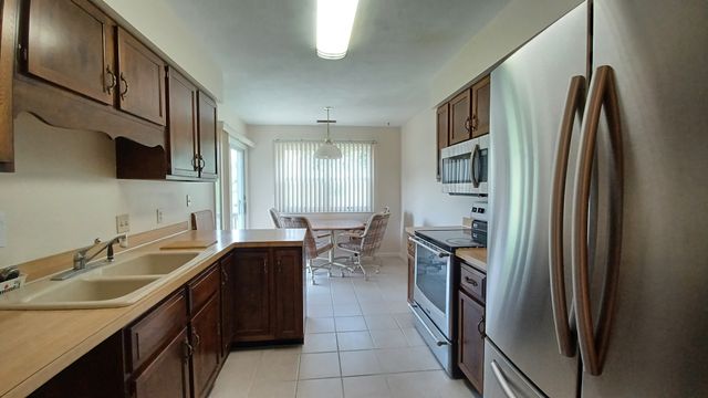 814 13th Avenue N 1-C, Clinton, IA 52732