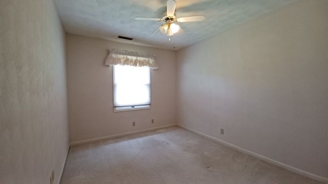 814 13th Avenue N 1-C, Clinton, IA 52732