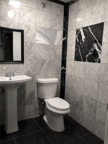 6850 NW 77th Ct 6850, Medley, FL 33166