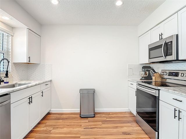 624 W NEW YORK AVENUE, Lake Helen, FL 32744