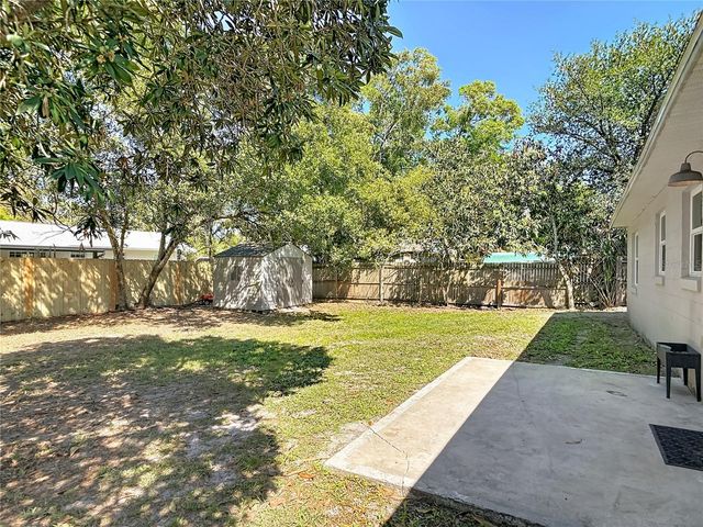 624 W NEW YORK AVENUE, Lake Helen, FL 32744