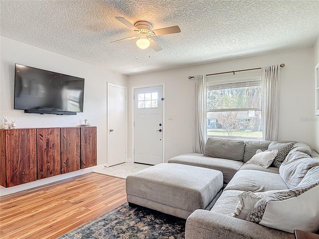 624 W NEW YORK AVENUE, Lake Helen, FL 32744