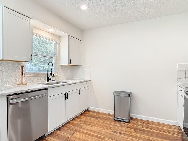 624 W NEW YORK AVENUE, Lake Helen, FL 32744