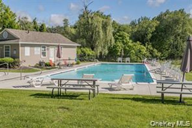 9 Olde Wagon Road, Warwick, NY 10990