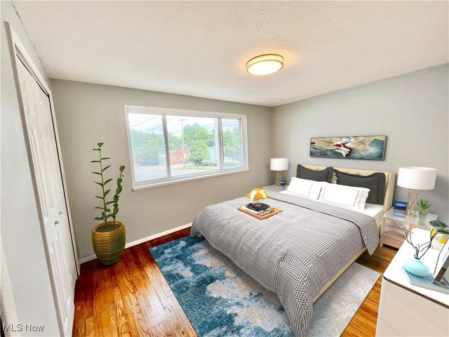 2868 Noble Road 9, Cleveland Heights, OH 44121