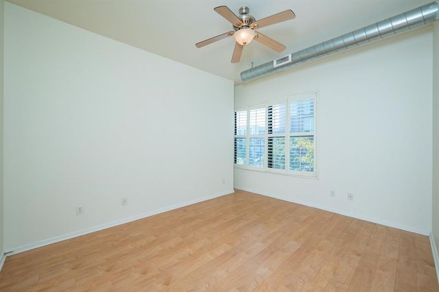 400 E Locust Street 207, Des Moines, IA 50309