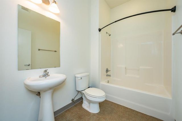 400 E Locust Street 207, Des Moines, IA 50309