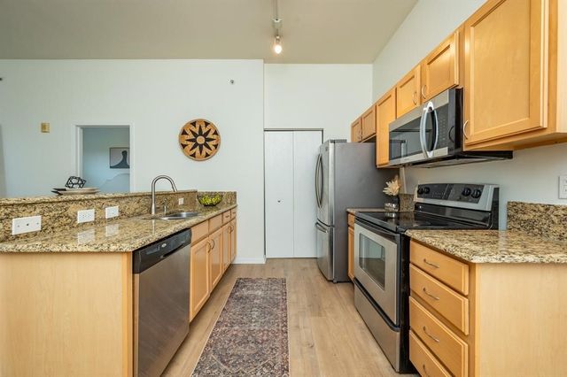400 E Locust Street 207, Des Moines, IA 50309