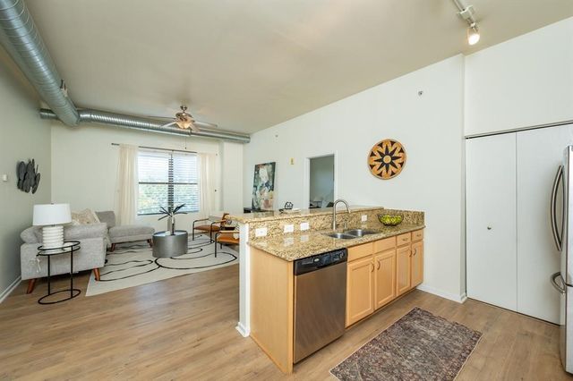400 E Locust Street 207, Des Moines, IA 50309