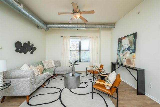 400 E Locust Street 207, Des Moines, IA 50309
