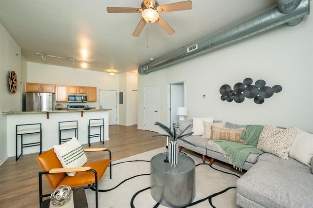400 E Locust Street 207, Des Moines, IA 50309