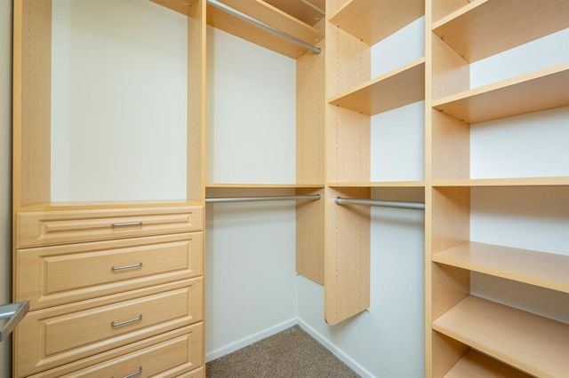 400 E Locust Street 207, Des Moines, IA 50309