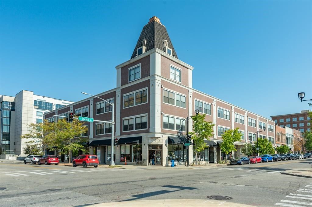 400 E Locust Street 207, Des Moines, IA 50309