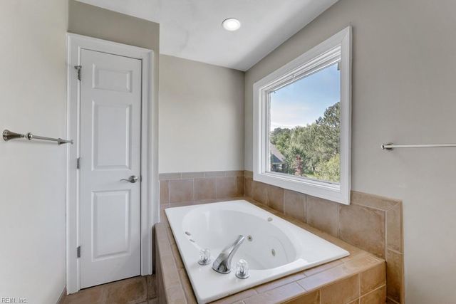 1332 Club House DR, Chesapeake, VA 23322