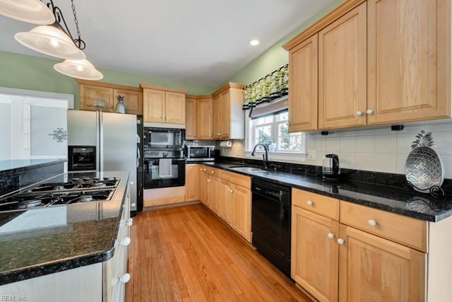 1332 Club House DR, Chesapeake, VA 23322