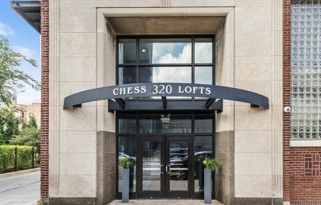 320 E 21st Street 404, Chicago, IL 60616