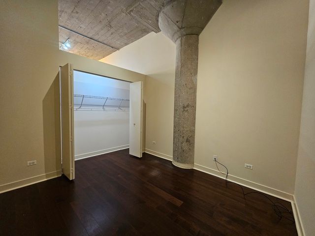 320 E 21st Street 404, Chicago, IL 60616