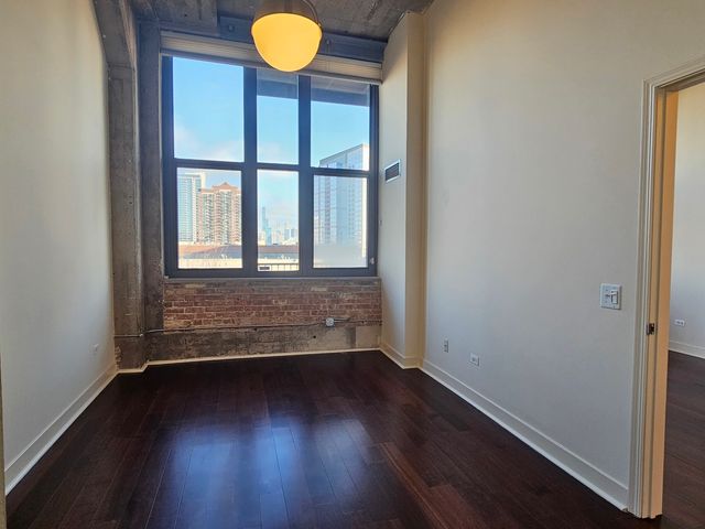 320 E 21st Street 404, Chicago, IL 60616