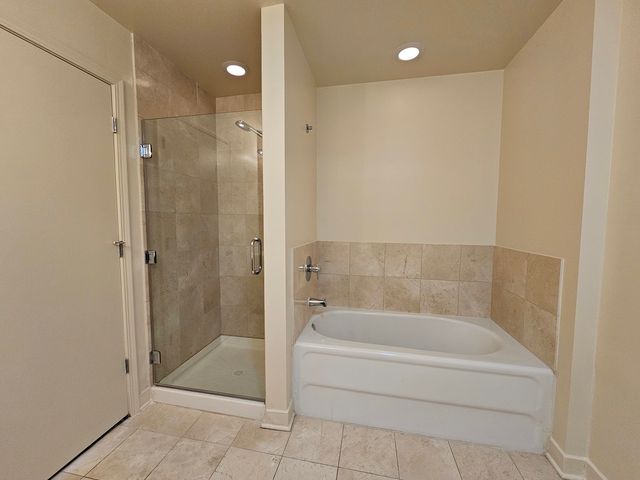 320 E 21st Street 404, Chicago, IL 60616