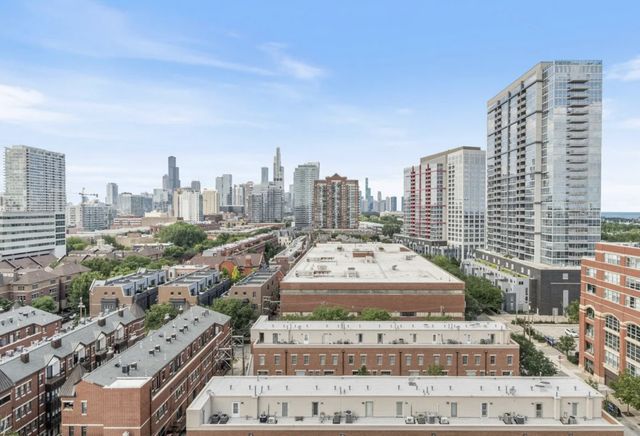 320 E 21st Street 404, Chicago, IL 60616