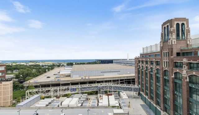 320 E 21st Street 404, Chicago, IL 60616