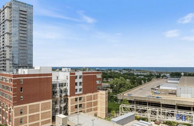 320 E 21st Street 404, Chicago, IL 60616