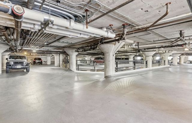 320 E 21st Street 404, Chicago, IL 60616