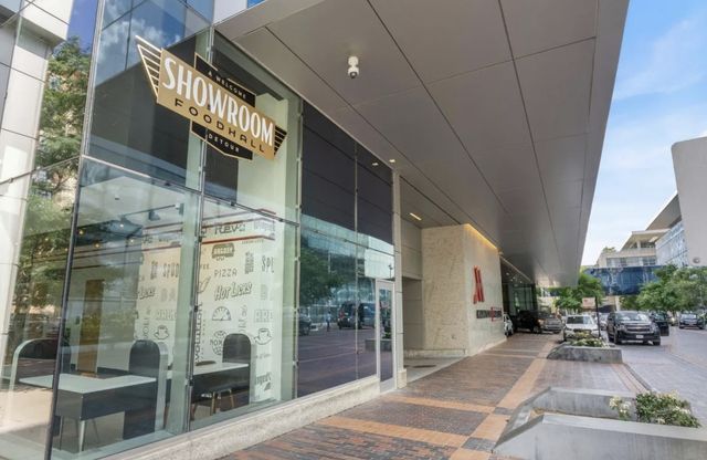 320 E 21st Street 404, Chicago, IL 60616