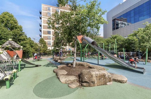 320 E 21st Street 404, Chicago, IL 60616