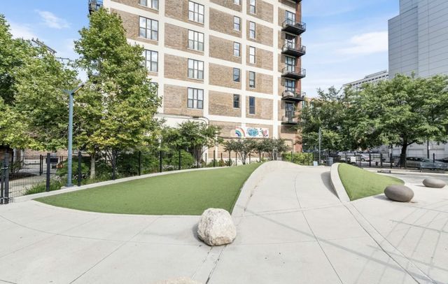 320 E 21st Street 404, Chicago, IL 60616