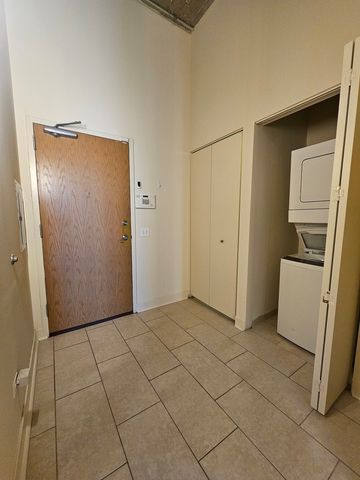 320 E 21st Street 404, Chicago, IL 60616