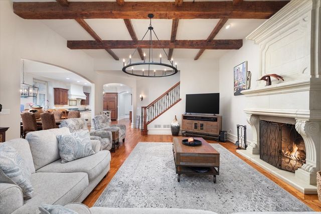849 E Hillside Road, Naperville, IL 60540
