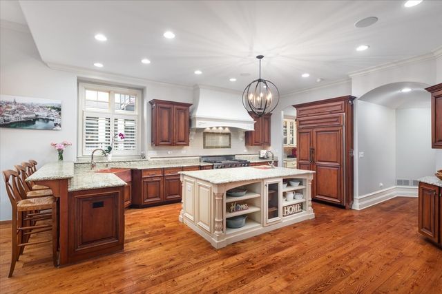 849 E Hillside Road, Naperville, IL 60540