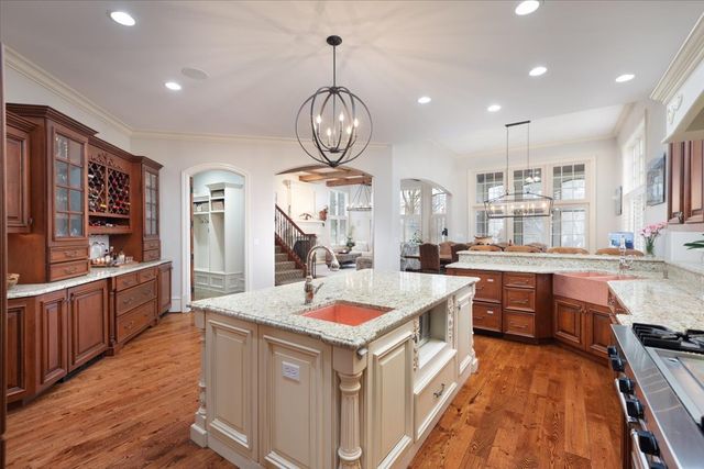 849 E Hillside Road, Naperville, IL 60540
