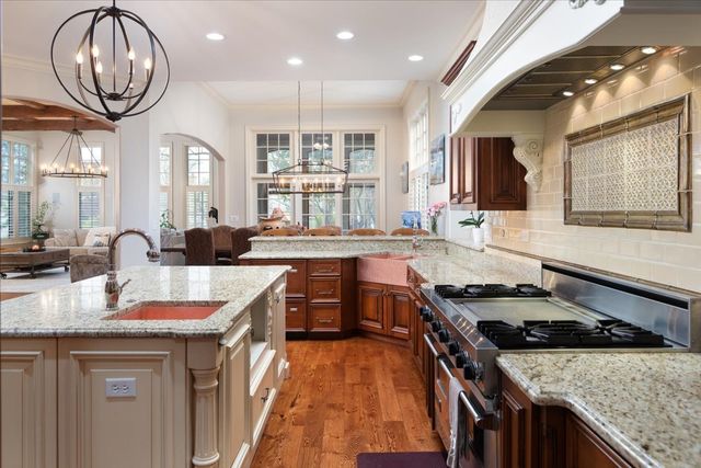 849 E Hillside Road, Naperville, IL 60540