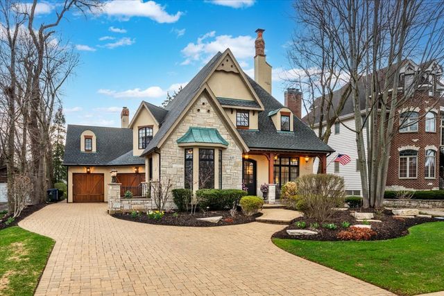 849 E Hillside Road, Naperville, IL 60540