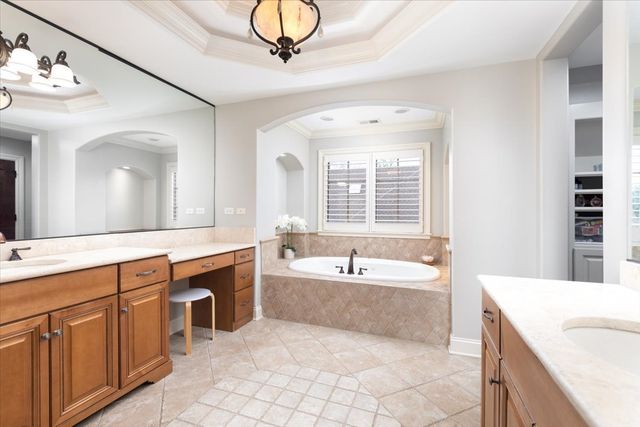 849 E Hillside Road, Naperville, IL 60540