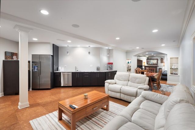 849 E Hillside Road, Naperville, IL 60540