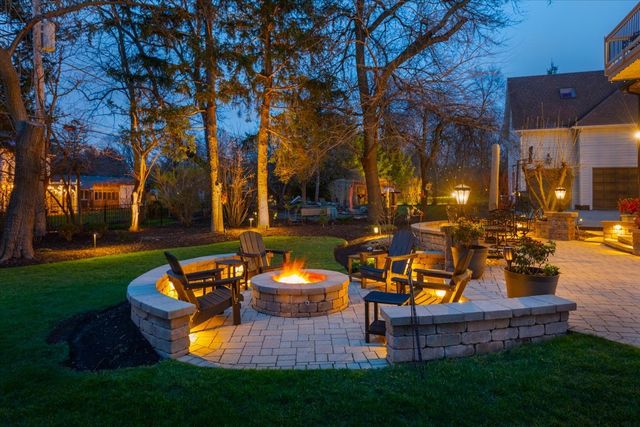 849 E Hillside Road, Naperville, IL 60540
