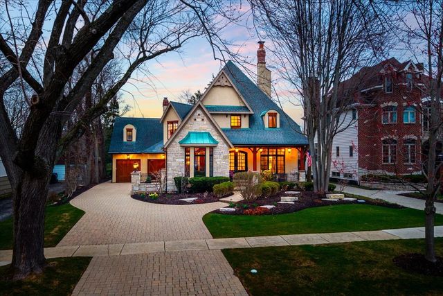 849 E Hillside Road, Naperville, IL 60540