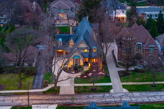 849 E Hillside Road, Naperville, IL 60540