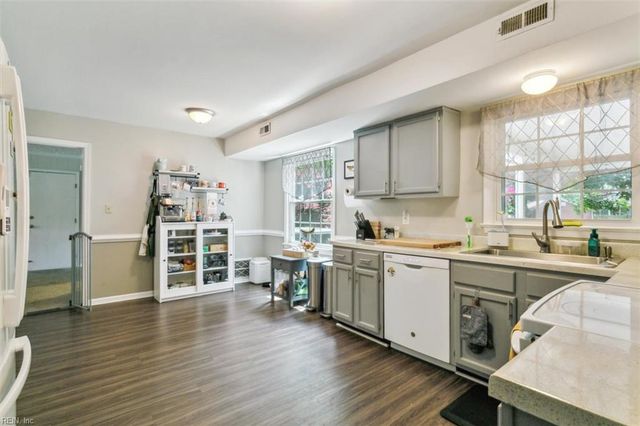 221 Commodore DR, Hampton, VA 23669