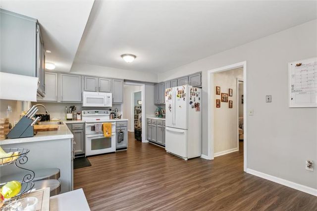 221 Commodore DR, Hampton, VA 23669