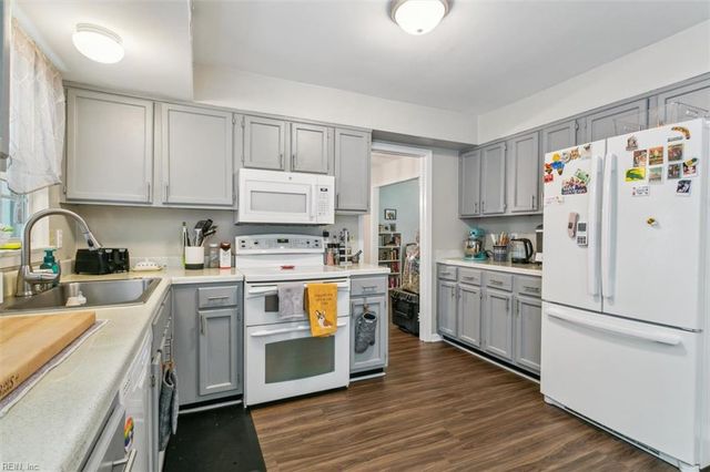 221 Commodore DR, Hampton, VA 23669