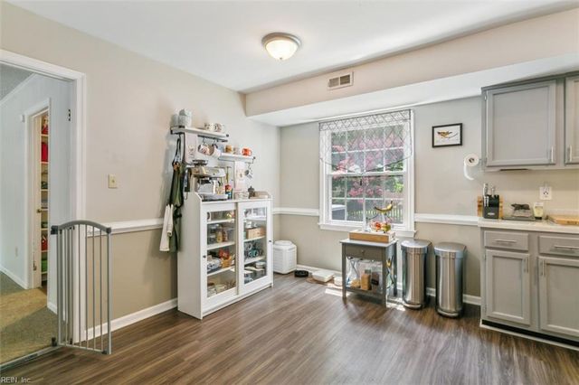 221 Commodore DR, Hampton, VA 23669