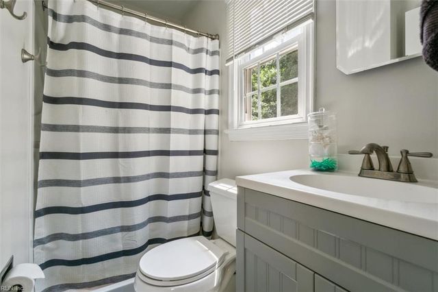 221 Commodore DR, Hampton, VA 23669