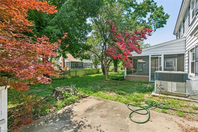 221 Commodore DR, Hampton, VA 23669