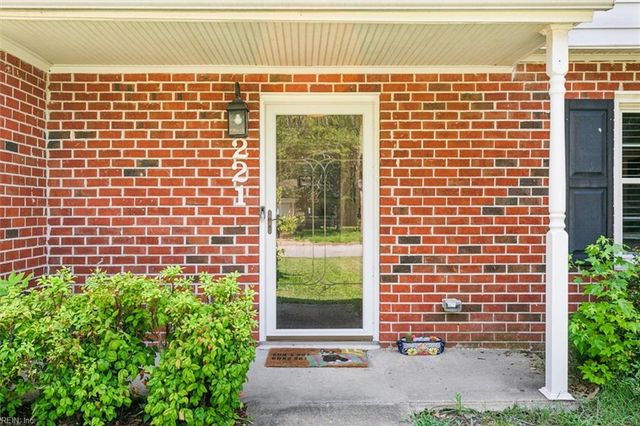 221 Commodore DR, Hampton, VA 23669